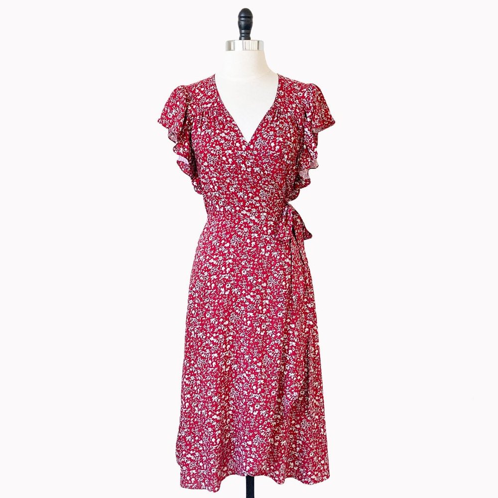 Red Scattered Floral Rayon Blend Short Sleeve Wrap Dress, Medium